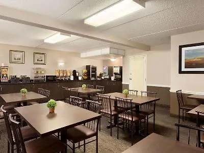 Hotel Travelodge By Wyndham Edmonton South