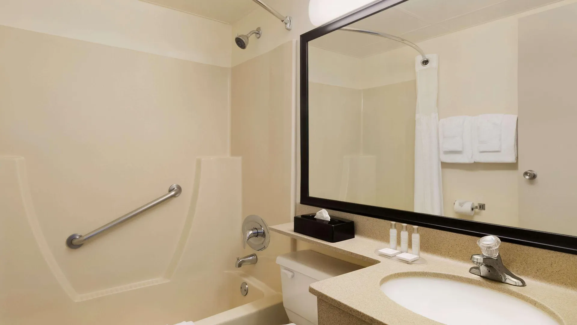 Travelodge By Wyndham Edmonton South 3*,